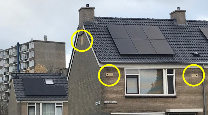 Op de foto bij dit bericht zijn ingemetselde gierzwaluw- en huismuskasten te zien. Aan de kopse kant van de woning zijn vleermuis verblijfplaatsen aangebracht.