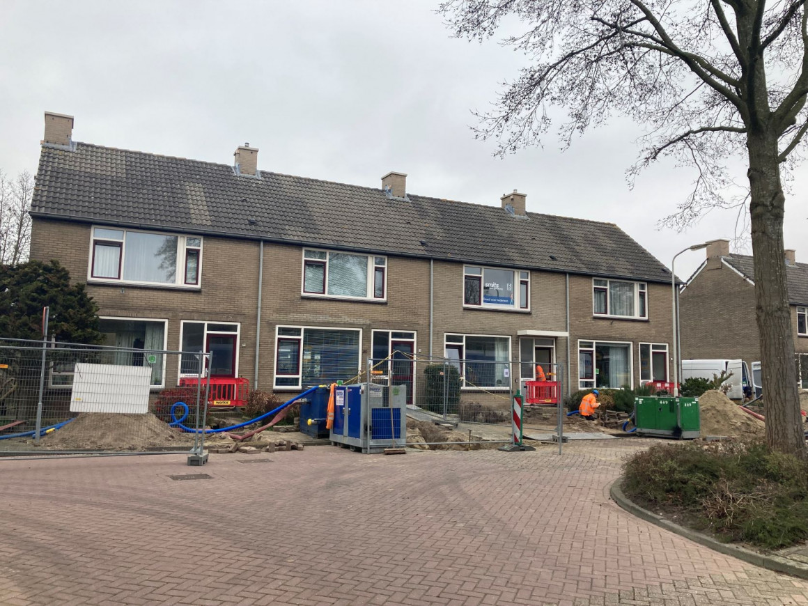 Smits Vastgoedzorg en HVC zijn druk bezig om de woningen in de Gildenwijk te onderhouden en aan te sluiten op het warmtenet